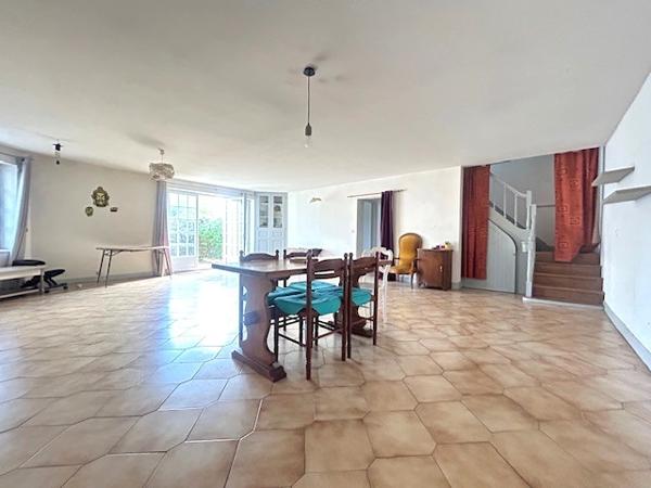 A Vendre à COEX, maison familiale avec potentiel Toutes les caractéristiques