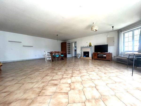 A Vendre à COEX, maison familiale avec potentiel Toutes les caractéristiques