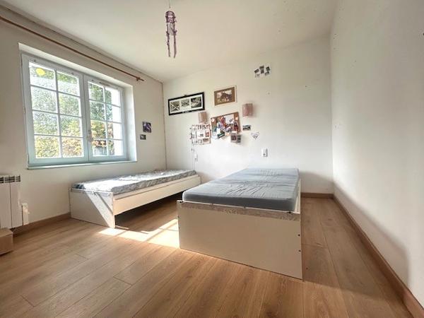 A Vendre à COEX, maison familiale avec potentiel Toutes les caractéristiques