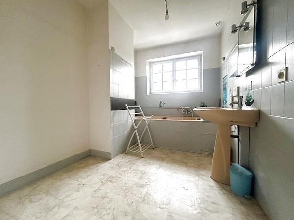 A Vendre à COEX, maison familiale avec potentiel Toutes les caractéristiques