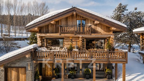 À Font-Romeu, dans un écrin naturel baigné de lumière, ce chalet aux prestations soignées incarne un