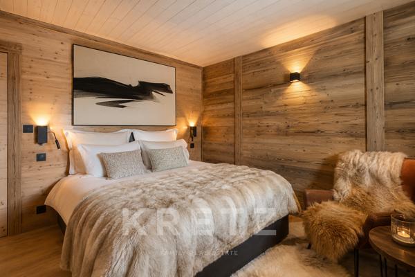 À Font-Romeu, dans un écrin naturel baigné de lumière, ce chalet aux prestations soignées incarne un