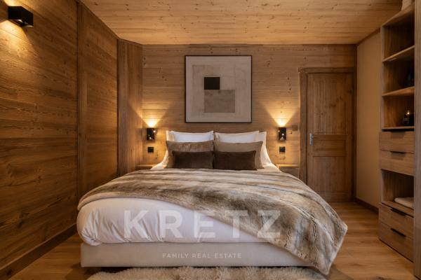 À Font-Romeu, dans un écrin naturel baigné de lumière, ce chalet aux prestations soignées incarne un