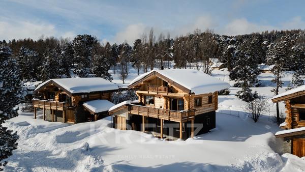À Font-Romeu, dans un écrin naturel baigné de lumière, ce chalet aux prestations soignées incarne un
