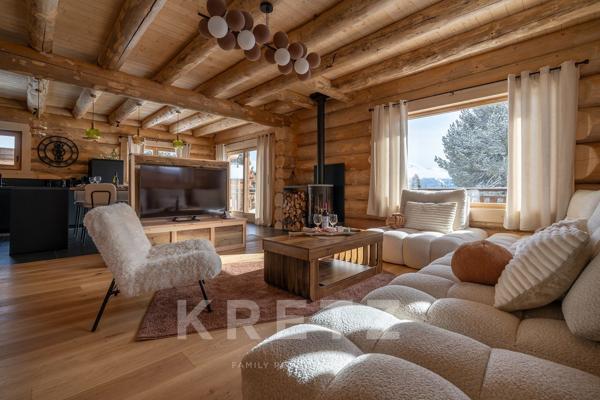 À Font-Romeu, dans un écrin naturel baigné de lumière, ce chalet aux prestations soignées incarne un