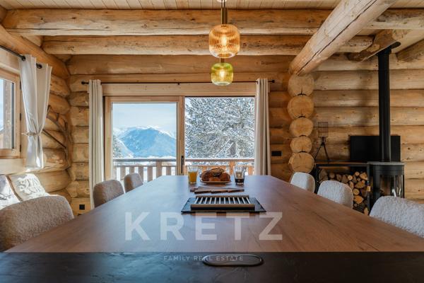 À Font-Romeu, dans un écrin naturel baigné de lumière, ce chalet aux prestations soignées incarne un