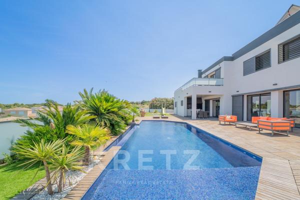 Villa d'architecte avec piscine à débordement