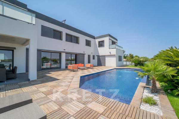 Villa d'architecte avec piscine à débordement