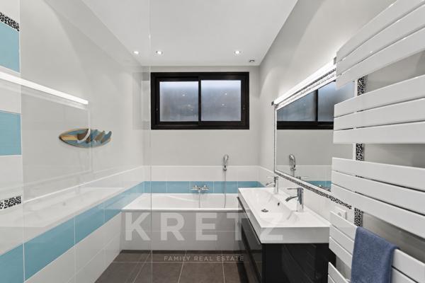 Villa d'architecte avec piscine à débordement