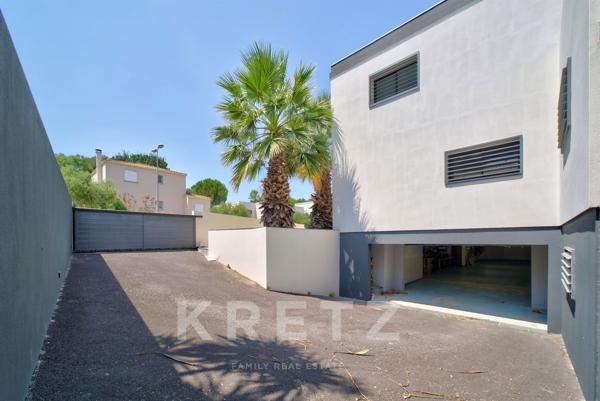 Villa d'architecte avec piscine à débordement