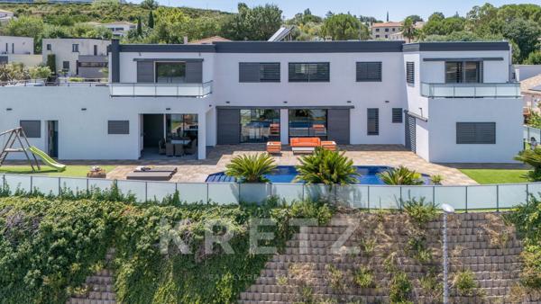 Villa d'architecte avec piscine à débordement