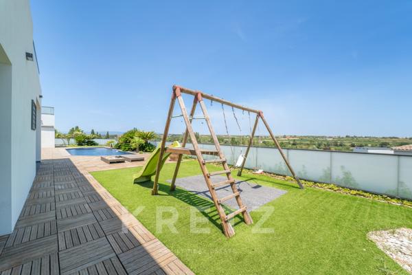 Villa d'architecte avec piscine à débordement