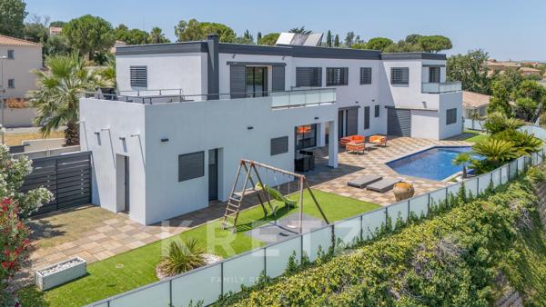 Villa d'architecte avec piscine à débordement