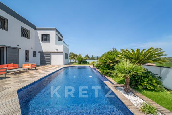 Villa d'architecte avec piscine à débordement