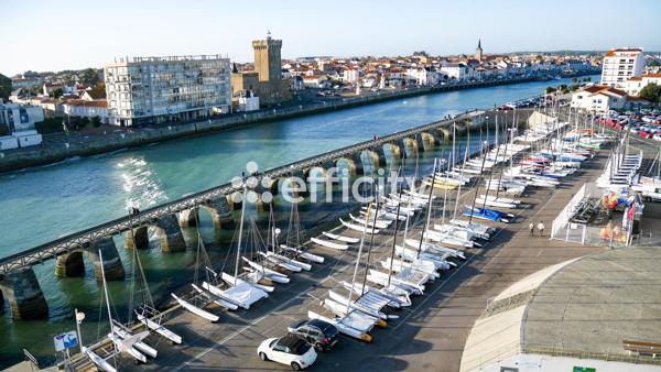 Fonds De Commerce
        
        - 90 m² 225 000 € *