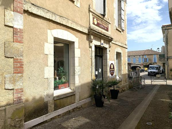 IMMEUBLE DE RAPPORT AVEC APPARTEMENT ET COMMERCE