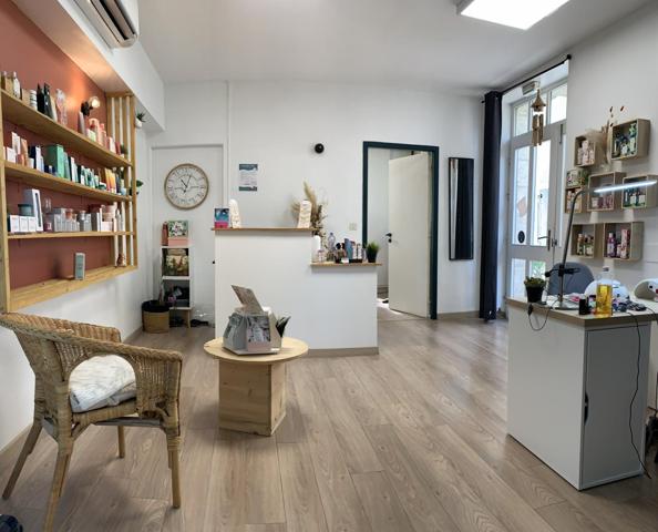 IMMEUBLE DE RAPPORT AVEC APPARTEMENT ET COMMERCE