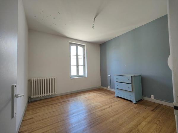 IMMEUBLE DE RAPPORT AVEC APPARTEMENT ET COMMERCE