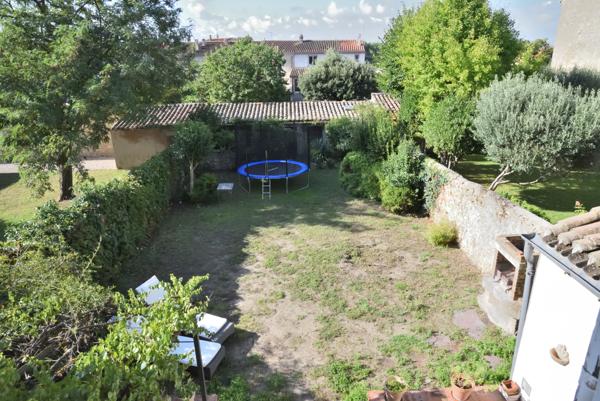 Maison de caractère avec beau jardin arboré avec possibilité local professionnel - Bram (11150)
