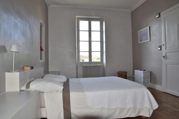 Maison de caractère avec beau jardin arboré avec possibilité local professionnel - Bram (11150)
