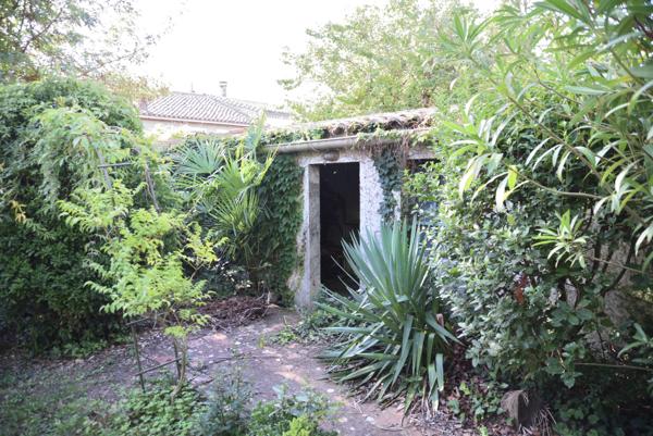 Maison de caractère avec beau jardin arboré avec possibilité local professionnel - Bram (11150)