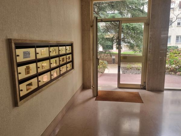 Appartement
         4 pièces
        - 125 m² Bien prestige 690 000 € *