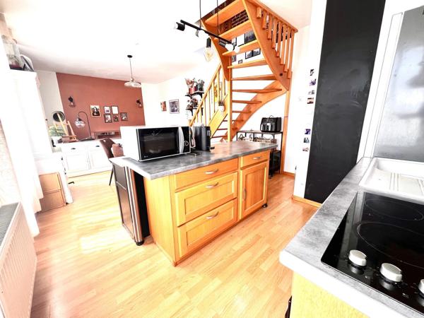 Duplex corps de ferme 89m2 2ch 2pl parking