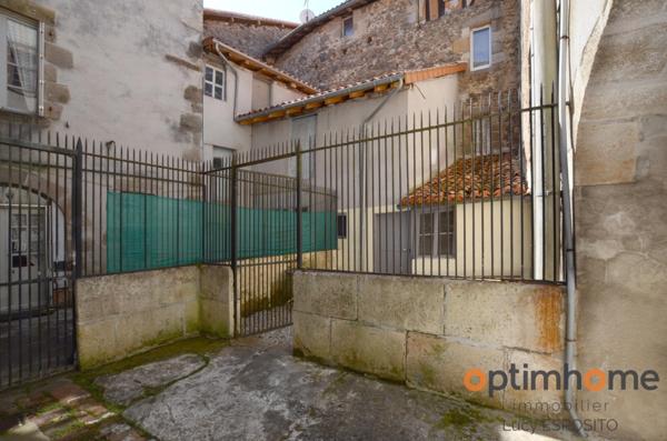 🏰 Opportunité Unique au Cœur du Village Historique de Confolens ! 🌟
