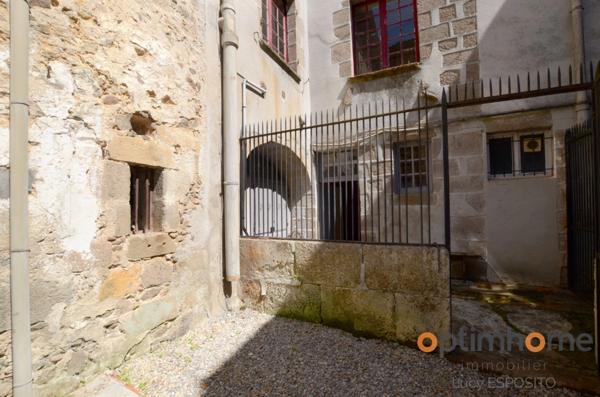 🏰 Opportunité Unique au Cœur du Village Historique de Confolens ! 🌟