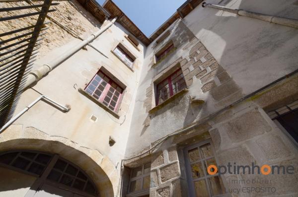 🏰 Opportunité Unique au Cœur du Village Historique de Confolens ! 🌟
