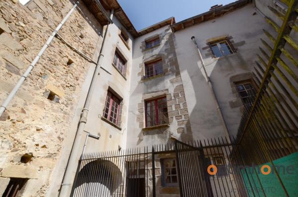 🏰 Opportunité Unique au Cœur du Village Historique de Confolens ! 🌟