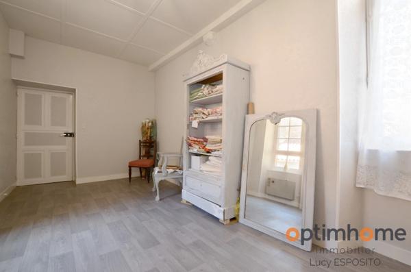 🏰 Opportunité Unique au Cœur du Village Historique de Confolens ! 🌟