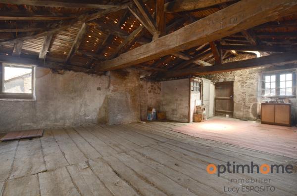 🏰 Opportunité Unique au Cœur du Village Historique de Confolens ! 🌟
