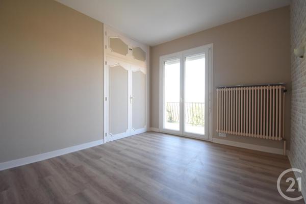 Maison à vendre  5 pièces - 175 m2 CREUZIER LE VIEUX - 03