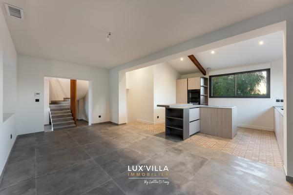 VILLA CONTEMPORAINE AVEC GRAND TERRAIN
