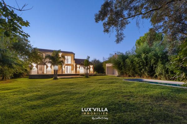 VILLA CONTEMPORAINE AVEC GRAND TERRAIN