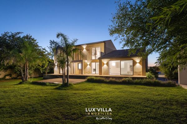 VILLA CONTEMPORAINE AVEC GRAND TERRAIN