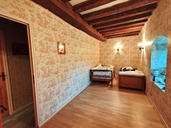 Ancien presbytère  avec ses dépendances et son terrain !