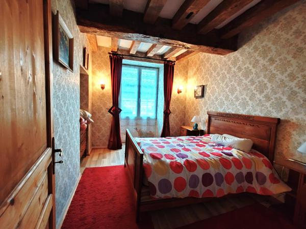 Ancien presbytère  avec ses dépendances et son terrain !