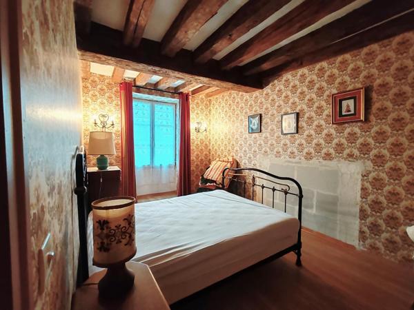 Ancien presbytère  avec ses dépendances et son terrain !