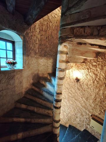 Ancien presbytère  avec ses dépendances et son terrain !