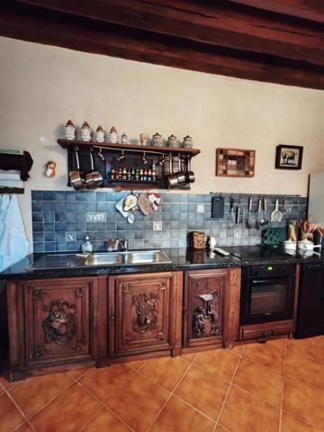 Ancien presbytère  avec ses dépendances et son terrain !