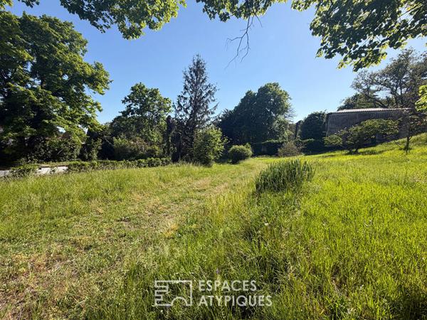 Maison bourgeoise iconique à rénover sur 8400 m² de terrain dont 3000 m² constructibles en Drôme Provençale.