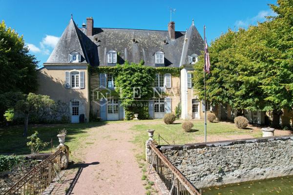 Château du XVe au XIXe siècles avec gîtes et dépendances proche du Mans