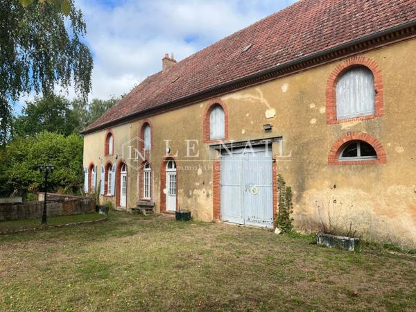 Château du XVe au XIXe siècles avec gîtes et dépendances proche du Mans