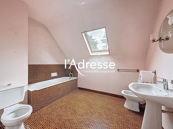 Maison familiale à vendre à SAINT-AVERTIN - 145m² sur terrain de 1650m² - Environnement calme et verdoyant