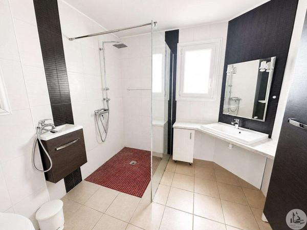 Maison plain-pied années 80 – 3 chambres, terrain