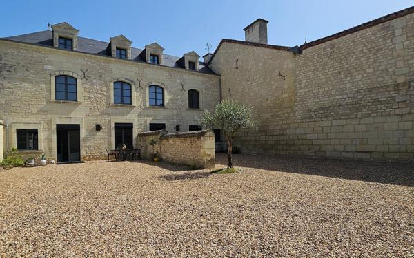 Maison à vendre    9 pièces •  Loudun