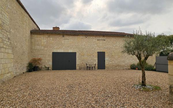 Maison à vendre    9 pièces •  Loudun