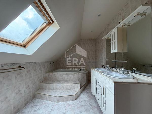 PAVILLON individuel / 4 chambres / MONCOURT FROMONVILLE